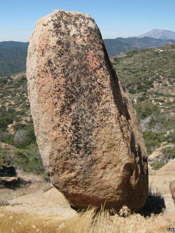 Balancing Rocks, San Andreas, California. | via: bbc.com