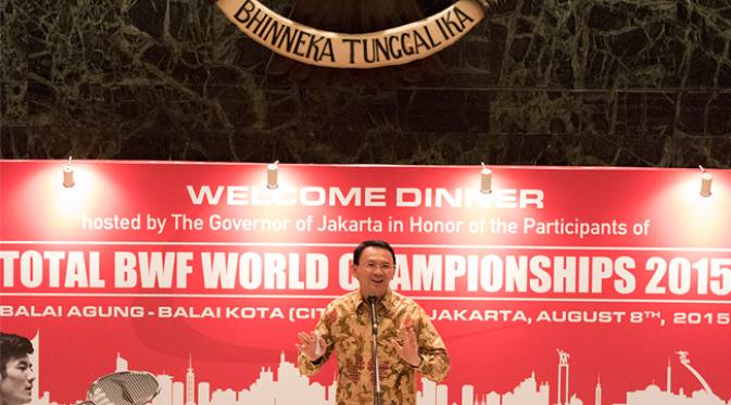 Gubernur Jakarta Ahok menyampaikan sambutan pada acara makan malam jelang Kejuaraan Dunia BWF 2015 di Jakarta, Jumat (8/8/2015).Kejuaraan Dunia BWF akan berlangsung pada 10-16 Agustus di Istora Senayan. (Bola.com/Vitalis Yogi Trisna)