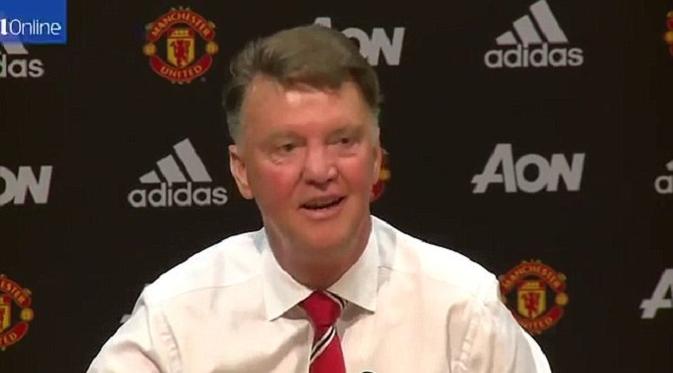 Louis van Gaal nyanyikan petikan lagu The Beatles (Daily Mail)