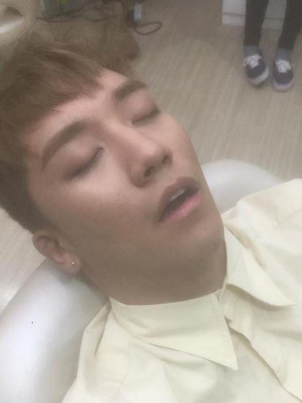 Seungri BigBang saat sedang tidur pulas (Instagram/@_youngbae_)