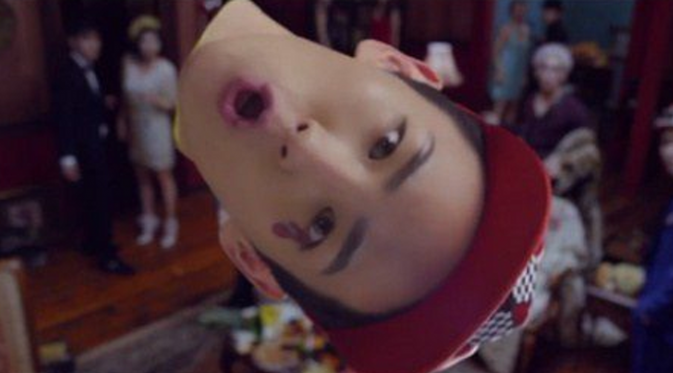 Adegan dalam videoklip SHINee terbaru yang tampak seperti film horor.