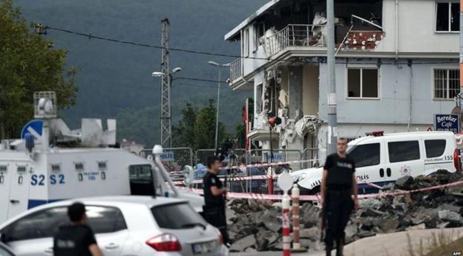 Konsulat AS dan Kantor Polisi di Turki Diserang, 10 Orang Terluka (Daily Sabah)