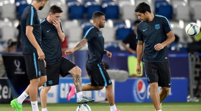 Luis Suarez (kanan) bakal jadi andalan bersama Lionel Messi lawan Sevilla nanti (KIRILL KUDRYAVTSEV / AFP)