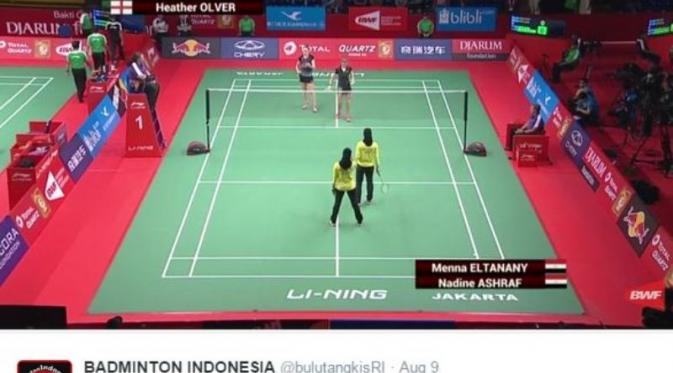 Ganda putri Mesir Nadine Ashraf/Menna Eltanany tersingkir pada babak pertama Total BWF World Championships 2015 di Istora Senayan, Jakarta. (Liputan6.com/twitter.com/bulutangkisRI/media)