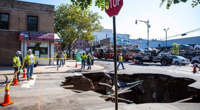 Sebuah sinkhole mendadak muncul di Brooklyn