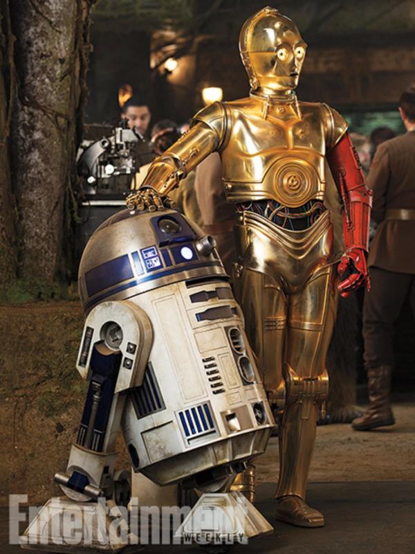 R2-D2 dan C-3PO berpose bersama. Foto: EW