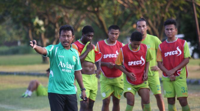 Pelatih Persebaya Surabaya, Zaidan Nazarul, hanya akan menyiapkan 22 pemain saat tim asuhannya berlaga di Piala Presiden 2015. (Bola.com/Zaidan Nazarul)