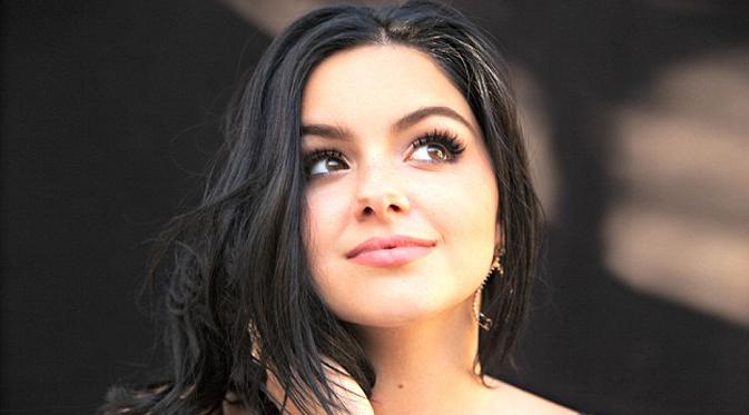 Setelah melakukan operasi pengecilan payudara, Ariel Winter merasa lebih bahagia. (via DailyMaill)