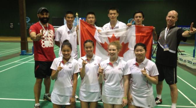 Brittney Tam (bawah, paling kiri), tercatat sebagai pemain paling muda di Kejuaraan Dunia BWF 2015.(Badminton Mandarin)