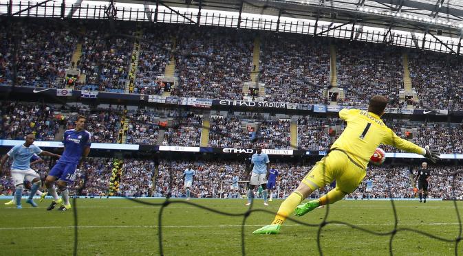 Fernandinho cetak gol ketiga untuk Manchester City ( Reuters / Andrew Yates Livepic )