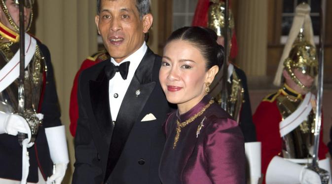 Putra Mahkota Thailand Maha Vajiralongkorn dan mantan istrinya (Standard.co.uk)