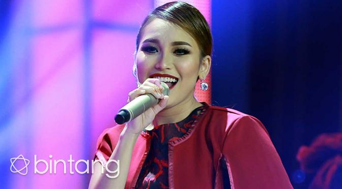 Ayu berharap Album pertamanya, 'Best of Ayu Ting Ting' akan dinikmati oleh pencinta dangdut seluruh Indonesia. (Deki Prayoga/Bintang.com)