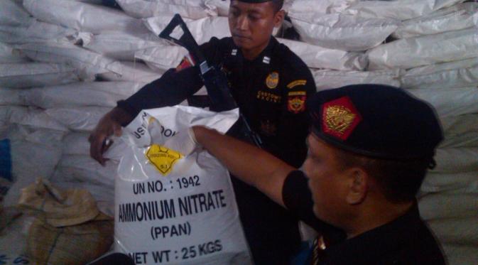 Diduga barang-barang tersebut akan diselundupkan dari dan ke Malaysia. (Ajang Nurdin/Liputan6.com)