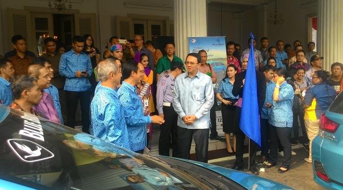 Gubernur DKI Jakarta Ahok meresmikan taksi Blue Bird jenis Multi Purpose Vehicle (MPV) pertama di Jakarta. (Liputan6.com/Ahmad Romadoni)