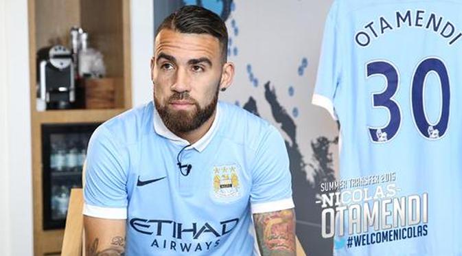 Nicolas Otamendi resmi menjadi pemain Manchester City.