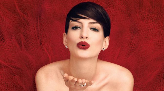 Anne Hathaway. Foto: via harpersbazaar.com