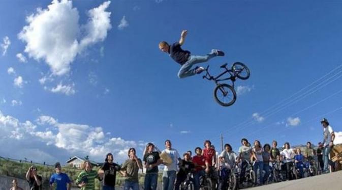 Bukti Kalau Nyawa Lelaki Lebih Pendek Dari Perempuan | Via: 9gag.com