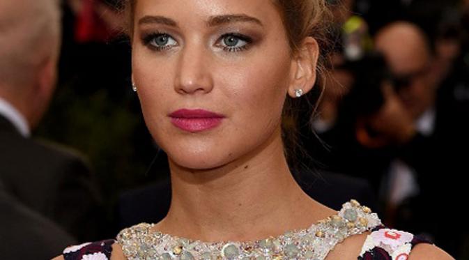 Jennifer Lawrence (via fashionnstyle.com)