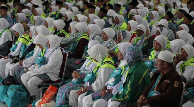 Rombongan calon haji kloter pertama diberangkatkan dari Embarkasi Solo, Jawa Tengah. (Liputan6.com/Reza Kuncoro)