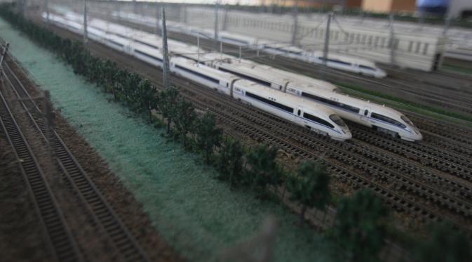 Kereta cepat yang dikelola China Railway Corporation. (Liputan6.com/Isna Setyanova)
