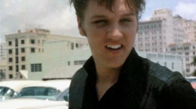Elvis Presley. | via: stickyday.com
