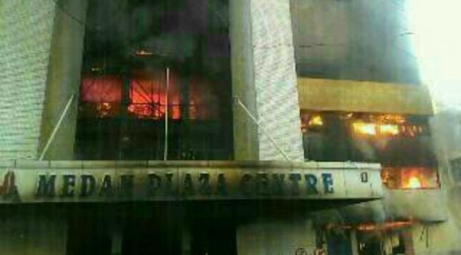 Kebakaran di Medan Plaza (Liputan6.com/ Reza Perdana)