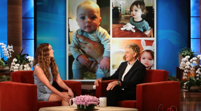 Megan Fox saat berbagi gambar dua anaknya bersama Brian Austin Green dalam variety show yang dipandu Ellen DeGeneres