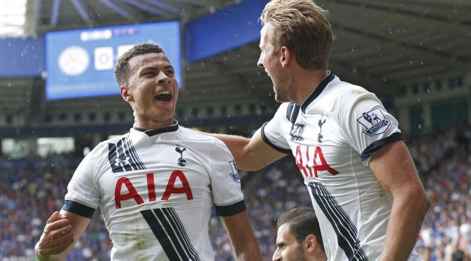 Dele Alli selebrasi gol untuk Hotspurs bersama Kane (Reuters / Suzanne Plunkett )