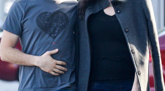 Joseph Gordon-Levitt dan Tasha McCauley (via people.com)