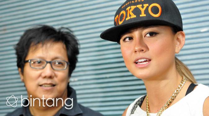 Agnes Monica dan Erwin Gutawa. (Deki Prayoga/Bintang.com)