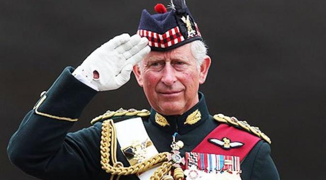 Meski telah dimakan usia, kegagahan Pangeran Charles dari Inggris tidak berkurang apalagi saat mengenakan seragam kebesaran.
