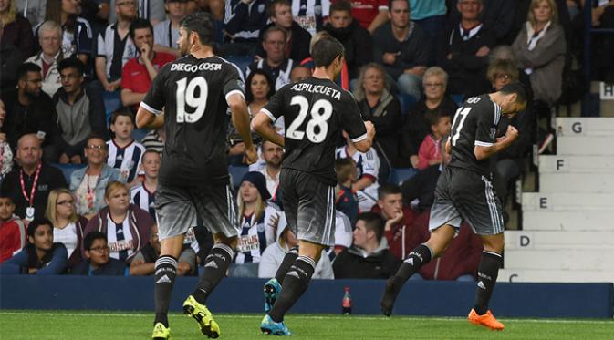 Pedro merayakan gol perdananya bersama Chelsea.