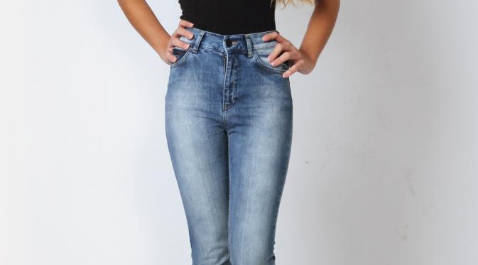 High Waisted Jeans. | via: moderoute.com