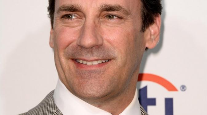Sebelum terkenal, Jon Hamm pernah menjadi kru film porno (via buzzfeed.com)