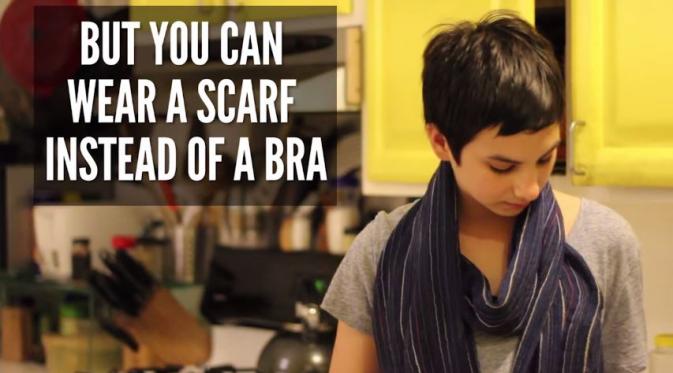 Tapi kamu bisa memakai selendang di dada. (Via: youtube.com)