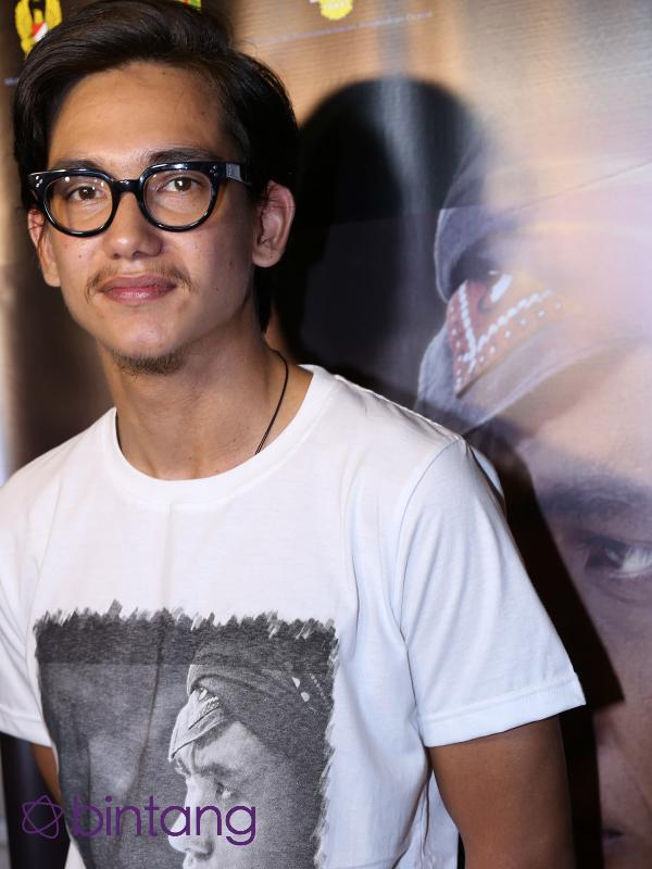 Adipati Dolken saat preskon film Jenderal Soedirman (Galih W. Satria/Bintang.com)