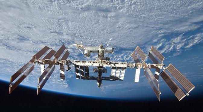 International Space Station (sumber : engadget.com)