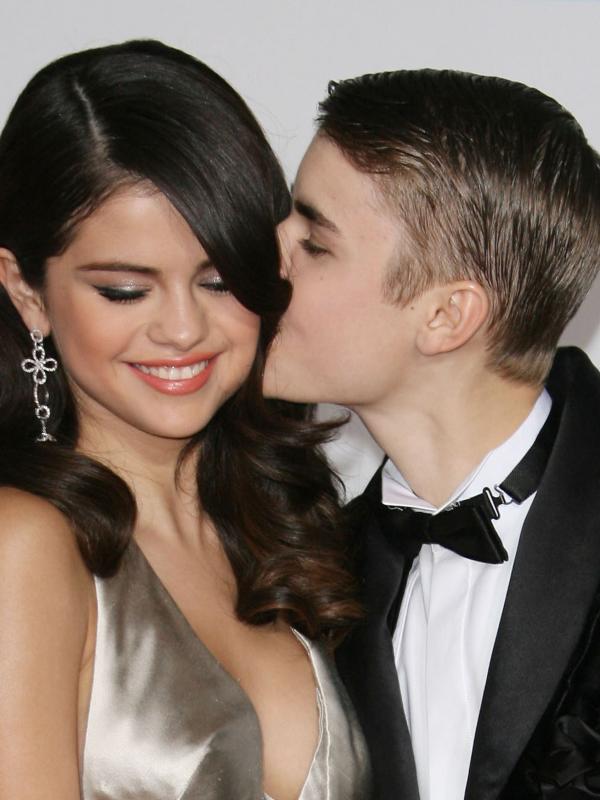 Selena Gomez dan Justin Bieber (via crushable.com)