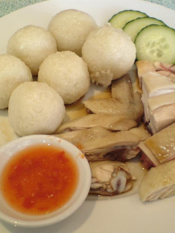 Hainan Chicken Rice Ball. | via: foodiedoodie.wordpress.com