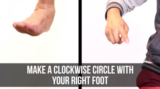 Buat lingkaran pakai kaki kanan. (Via: youtube.com)