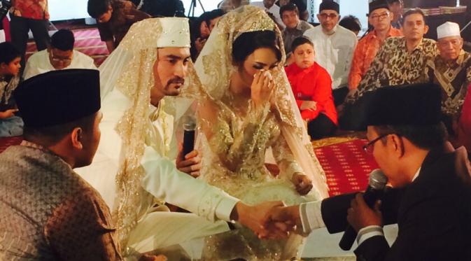 Pernikahan Reza Pahlevi dan Astrilika Lintong pada Jumat (28/8/2015) (Altov Johar/Bintang.com)