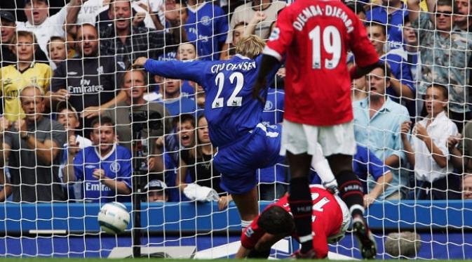 Gol Eidur Gudjhonsen ke gawang Manchester United mempersembahkan kemenangan kandang pertama bagi Jose Mourinho pada 2004. (Skysport)
