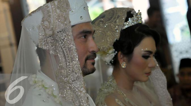 Reza Pahlevi resmi menikahi Ika Tqla. [Foto: Faisal R. Syam/Liputan6.com]