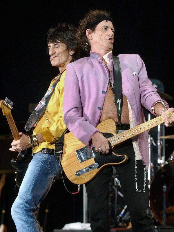 Keith Richards dan Ronnie Wood. (Bintang/EPA)