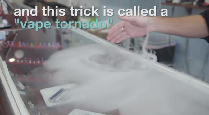 Trik ini dinamakan Vape Tornado. (Via: youtube.com)