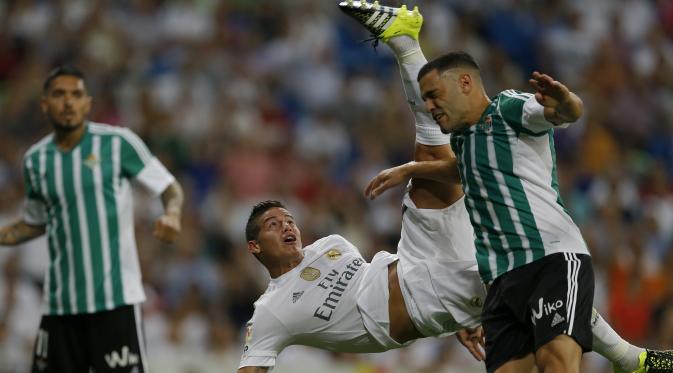 James Rodriguez berhasil mencetak dua gol saat Real Madrid memetik kemenangan 5-0 atas Real Betis. (AP Photo/Francisco Seco)
