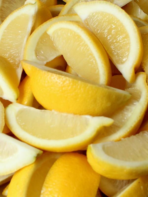 8 Alasan Kenapa Lemon Bisa Bikin Kamu Jadi Tambah Cantik. | via: skinagain.com