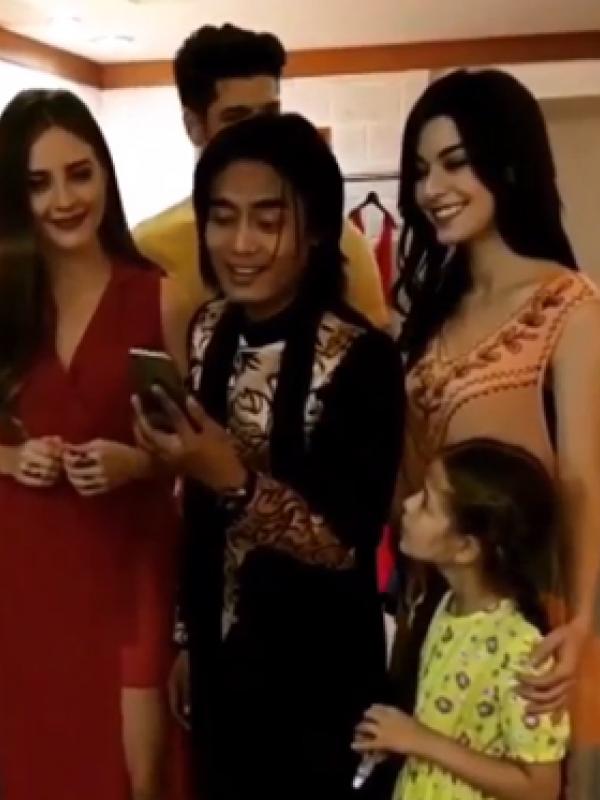 Paman Selim mengunggah video Charly Van Houten saat bernyanyi bersama menyanyikan ost Elif. (foto: instagram.com/emre.kvlcm)