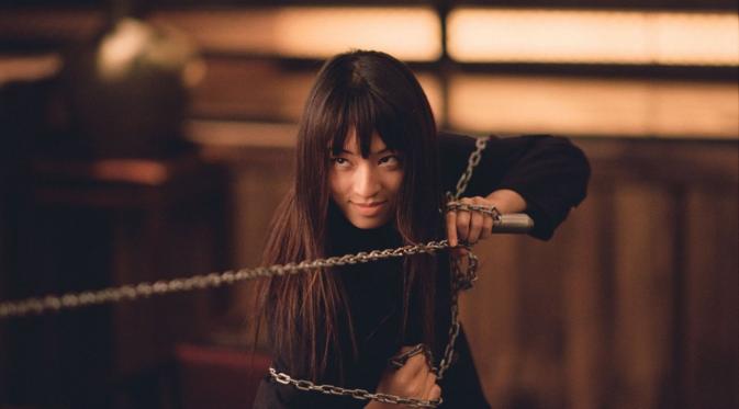 Chiaki pihak agensi aktris Chiaki Kuriyama menyatakan bahwa patah tulang yang dialami sang aktris akibat tergelincir dan jatuh.