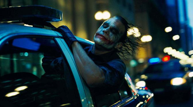 Salah seorang penggemar Batman mengemukakan teori bahwa Joker bukanlah penjahat di The Dark Knight. (houstonpress.com)